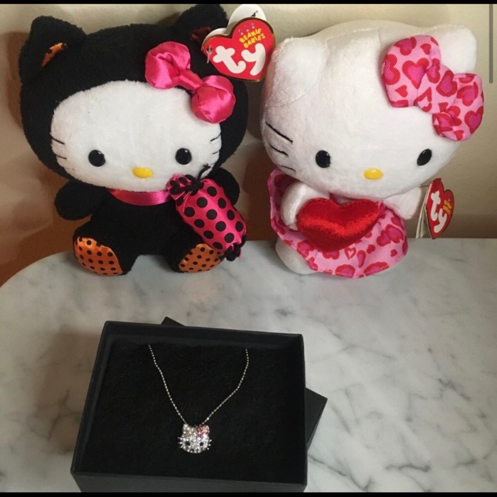 hello kitty bundle💗